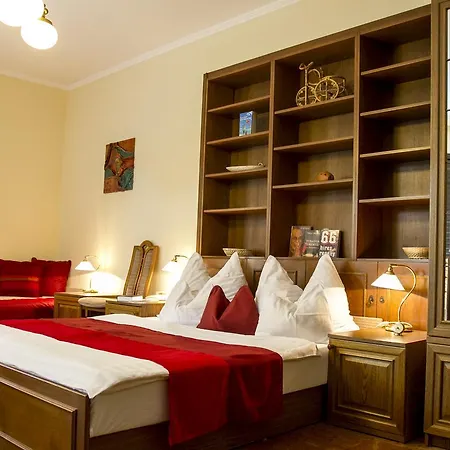 Molnar Hotel 3*