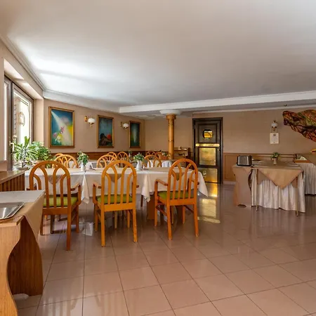 Molnar Hotel