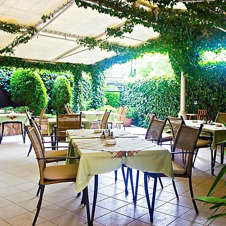 Molnar Hotel